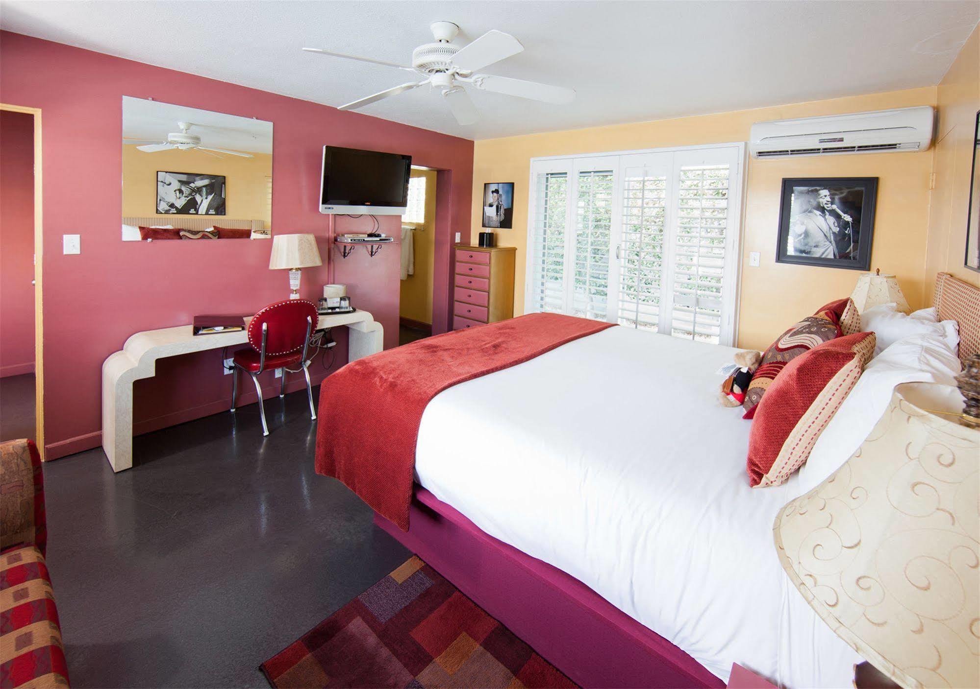 Rendezvous Hotel 3*