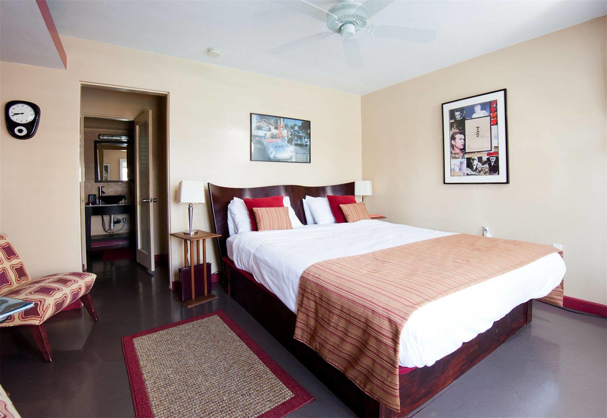 Rendezvous Hotel 3*